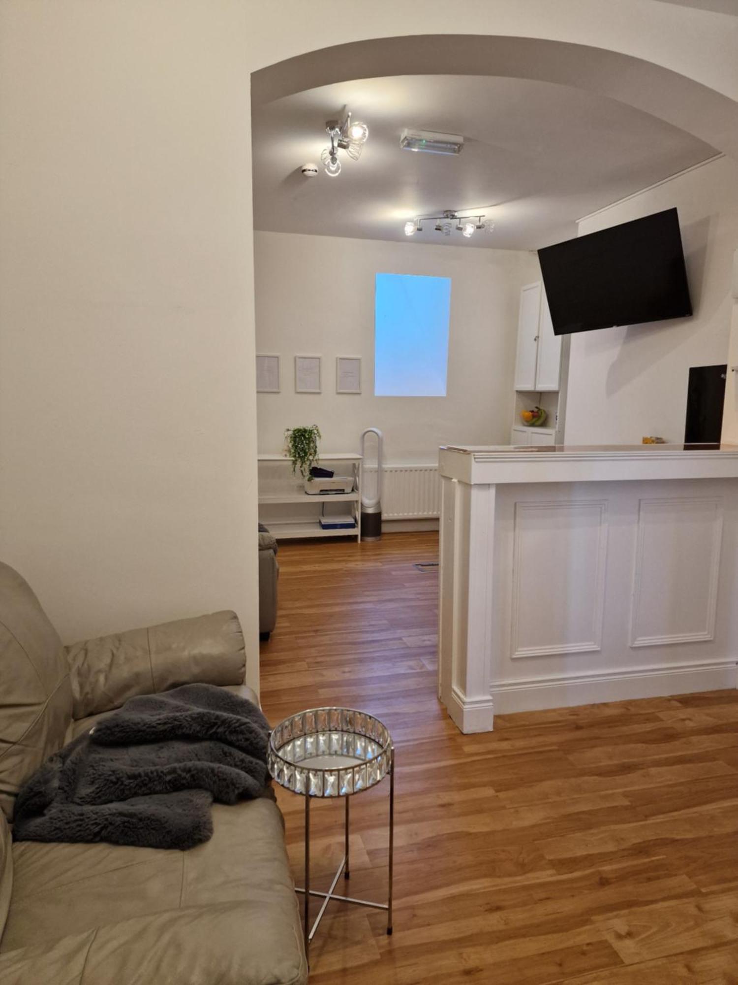 Aunty Katie'S House, Ni Tourist Board Certified & Located On The Main Oldpark Road To Belfast, With Free Continental Breakfast & Free Ultra Fast Sky Internet, Free Sky Sports & Free Sky Cinema, Self-Check In After 10Pm Gmt Hostel Exterior photo