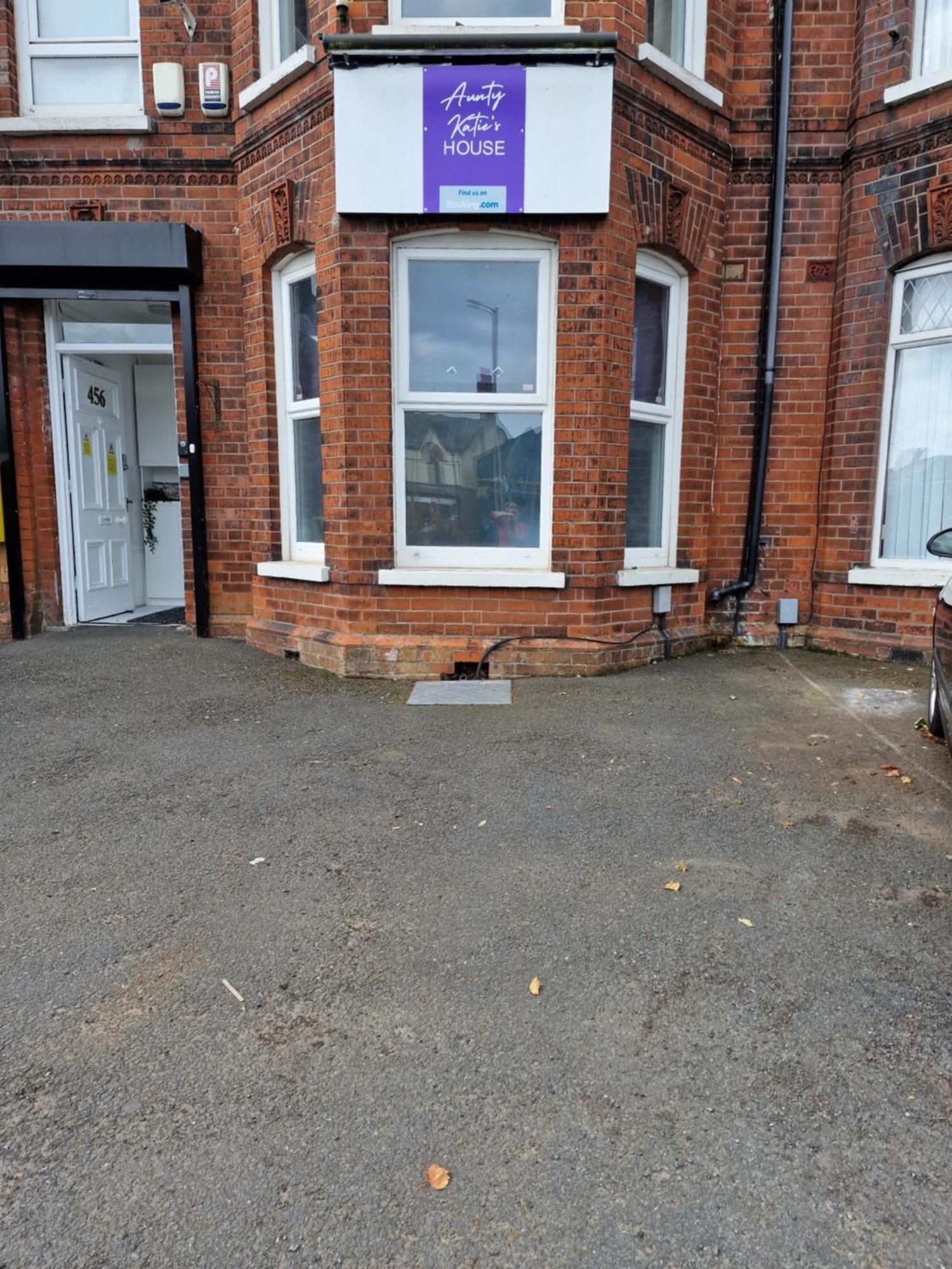 Aunty Katie'S House, Ni Tourist Board Certified & Located On The Main Oldpark Road To Belfast, With Free Continental Breakfast & Free Ultra Fast Sky Internet, Free Sky Sports & Free Sky Cinema, Self-Check In After 10Pm Gmt Hostel Exterior photo