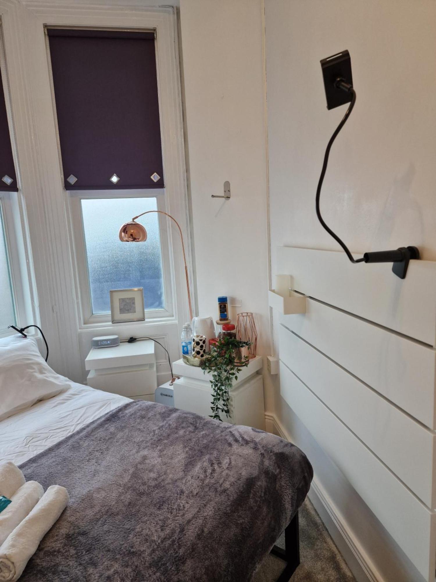 Aunty Katie'S House, Ni Tourist Board Certified & Located On The Main Oldpark Road To Belfast, With Free Continental Breakfast & Free Ultra Fast Sky Internet, Free Sky Sports & Free Sky Cinema, Self-Check In After 10Pm Gmt Hostel Exterior photo